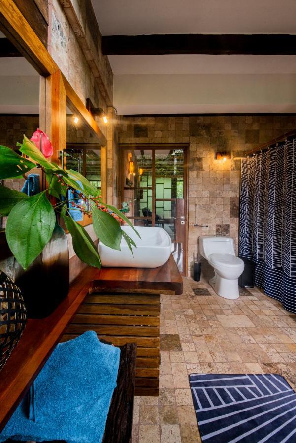 Jamu Lodge Puerto Montufar Exterior photo